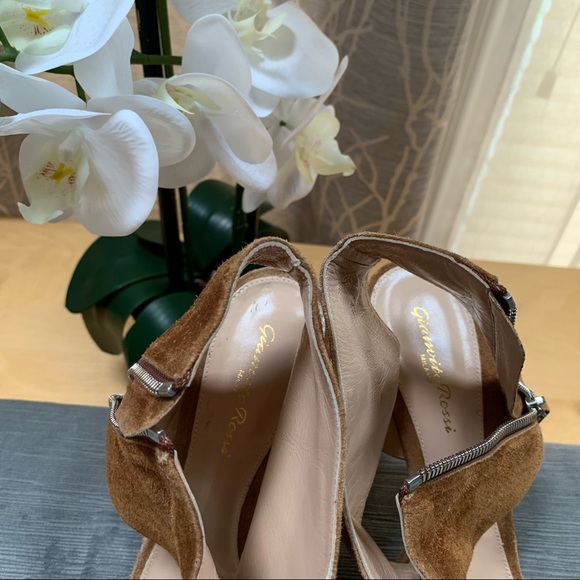 Gianvito Rossi Suede Sandals with zipper - Picture 6 of 9